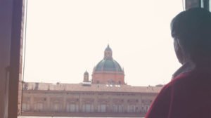 Cardinale alla finestra di Palazzo D'Accursio